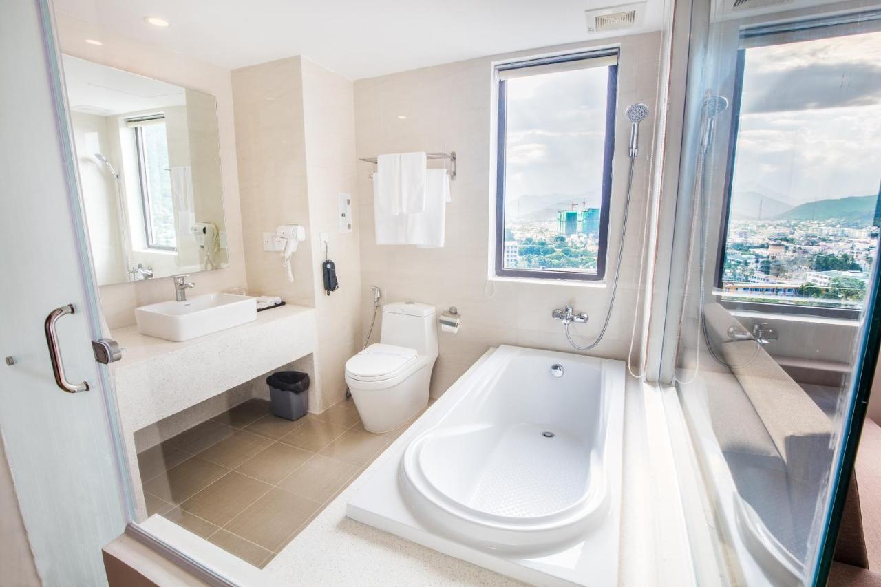 King Town Grand Hotel & Wedding Center Нячанг Экстерьер фото