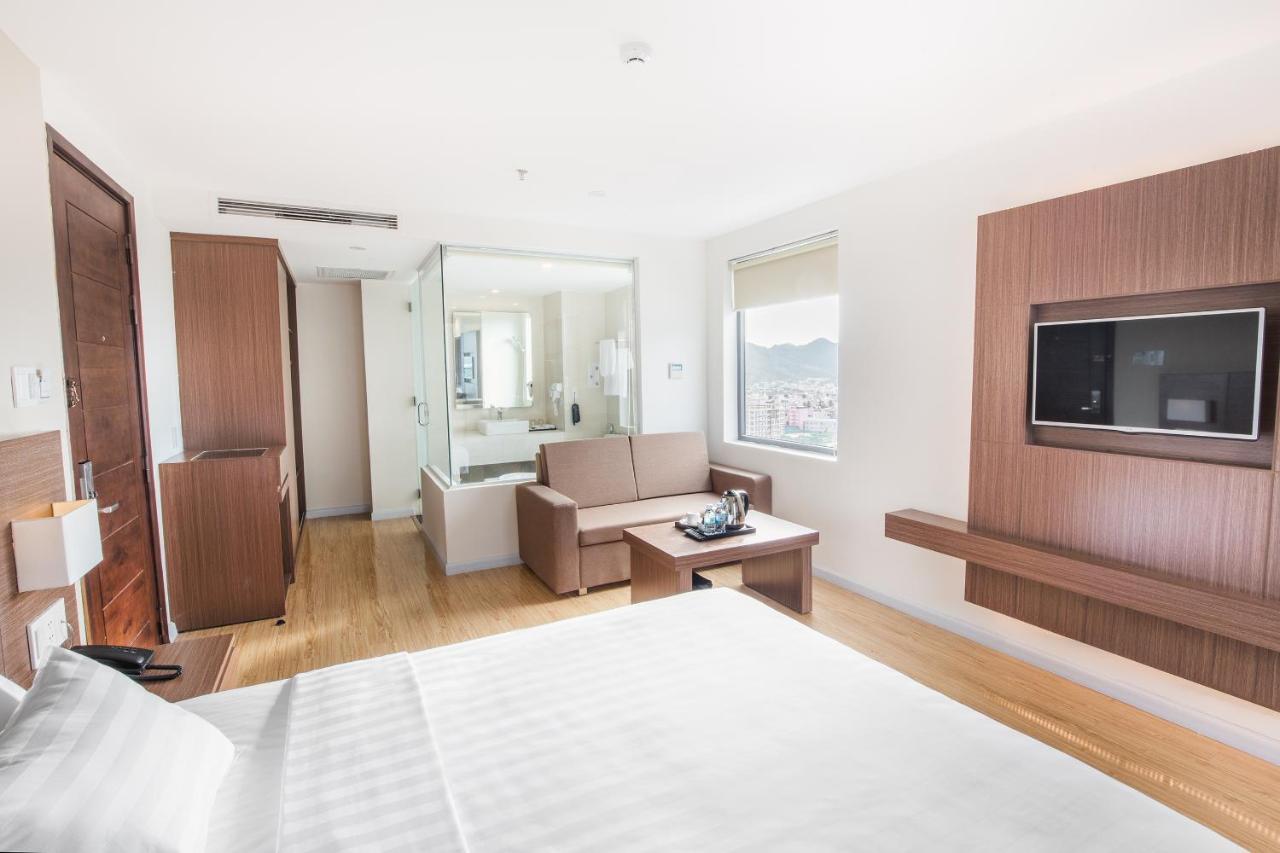 King Town Grand Hotel & Wedding Center Нячанг Экстерьер фото