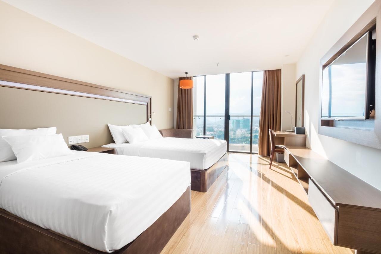 King Town Grand Hotel & Wedding Center Нячанг Экстерьер фото