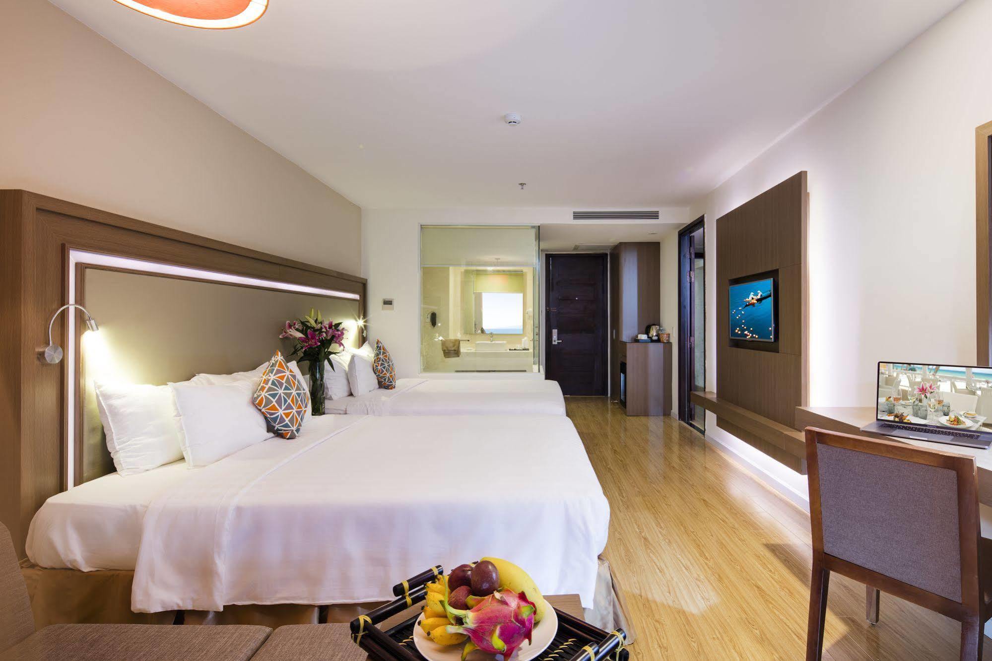 King Town Grand Hotel & Wedding Center Нячанг Экстерьер фото