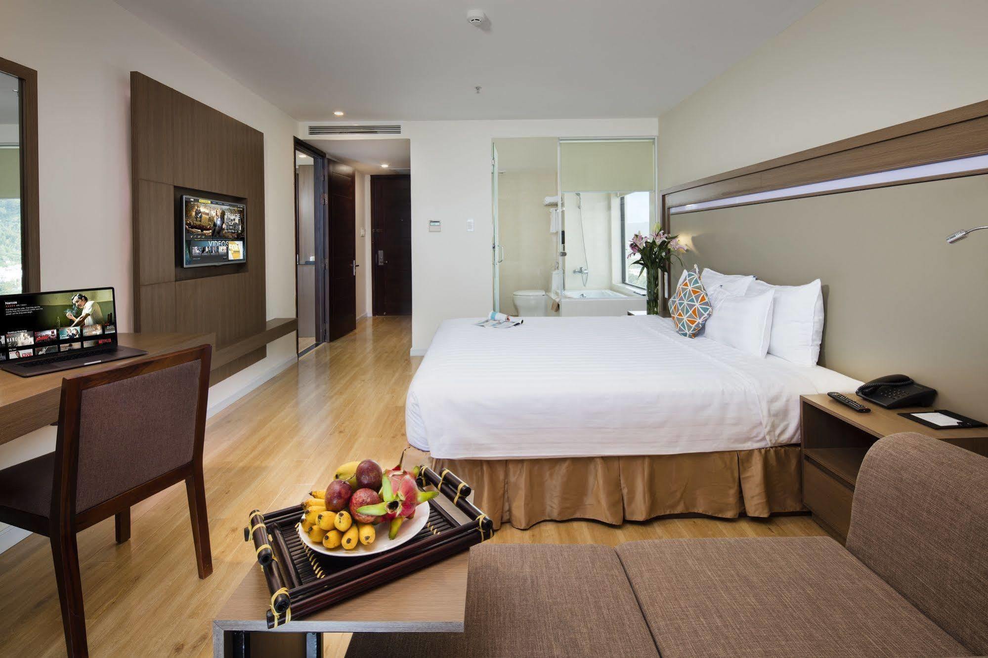 King Town Grand Hotel & Wedding Center Нячанг Экстерьер фото