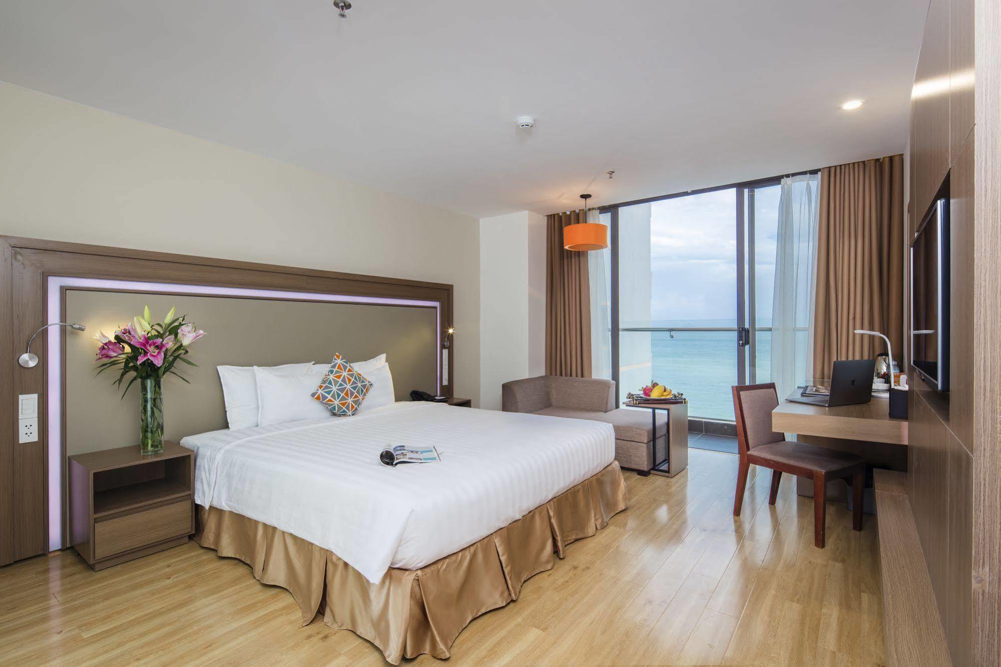 King Town Grand Hotel & Wedding Center Нячанг Экстерьер фото