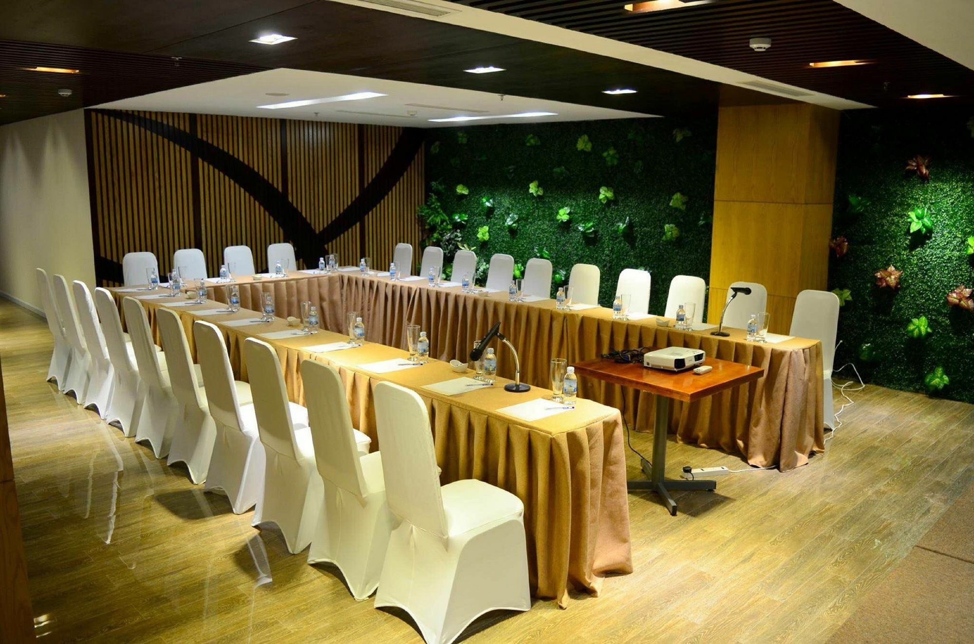 King Town Grand Hotel & Wedding Center Нячанг Экстерьер фото